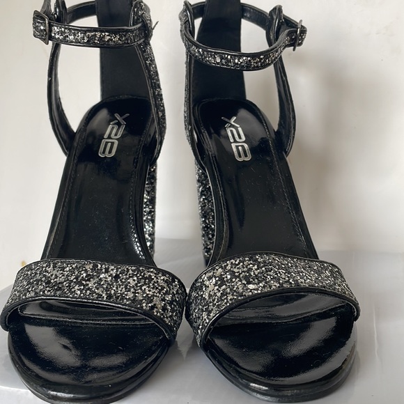 NWT Gorgeous Brand New Sandals with Black Shimmers. - Picture 5 of 15